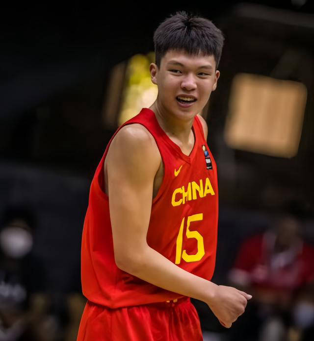 中国球员在国际篮球赛中崭露头角