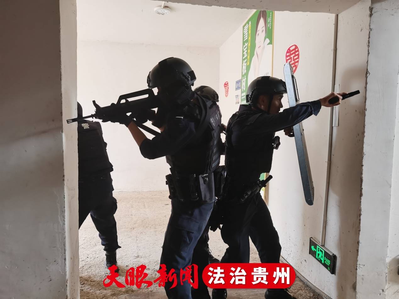关于队伍重新调整战术，求改善表现的信息
