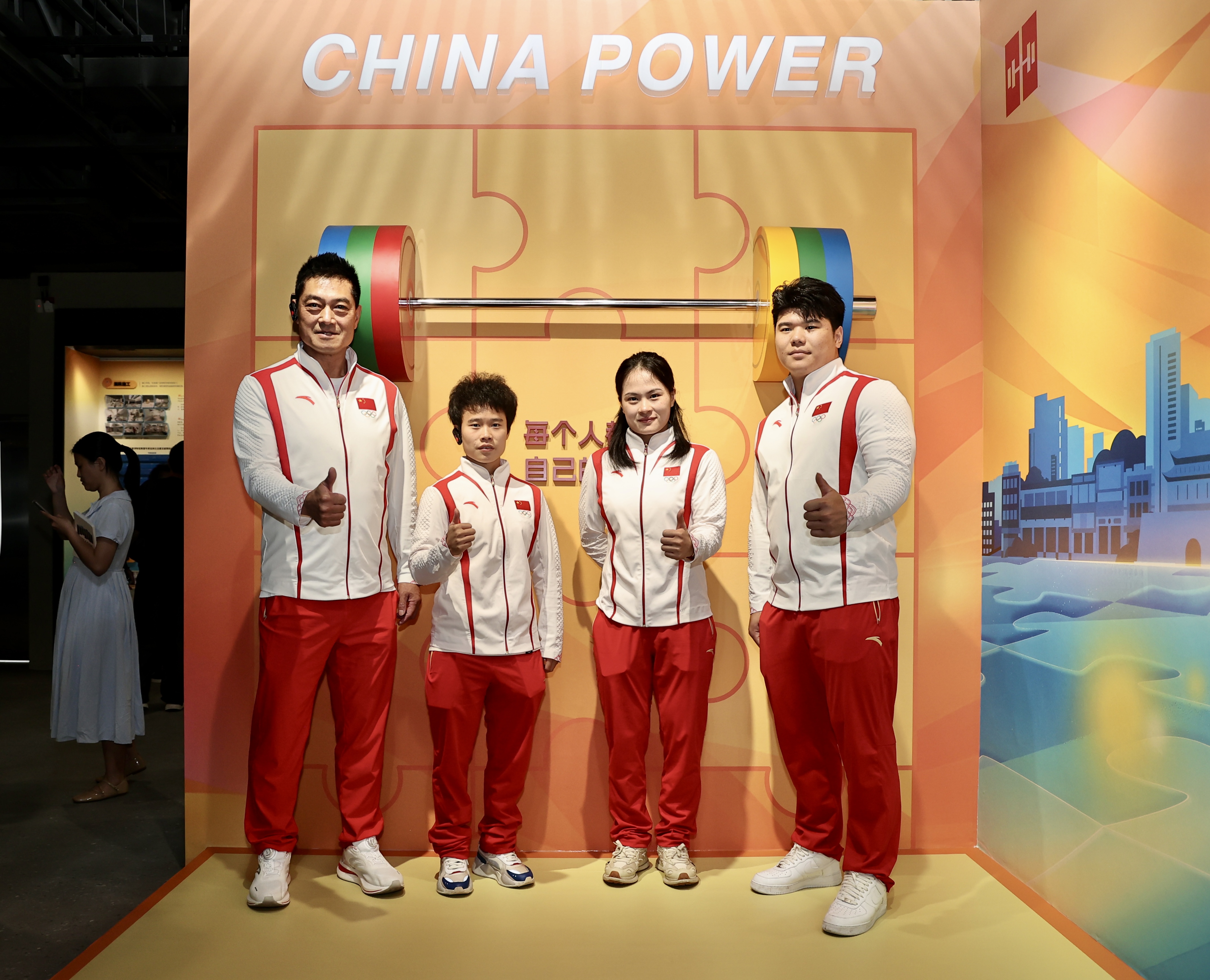 中国举重队员表现出色，团体获强势领先的简单介绍